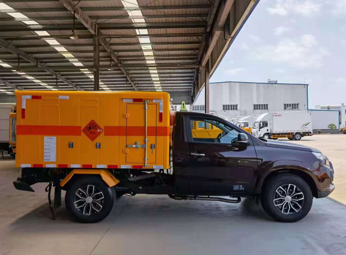 崇明凯龙矿山设备爆破器材运输车安全性如何?